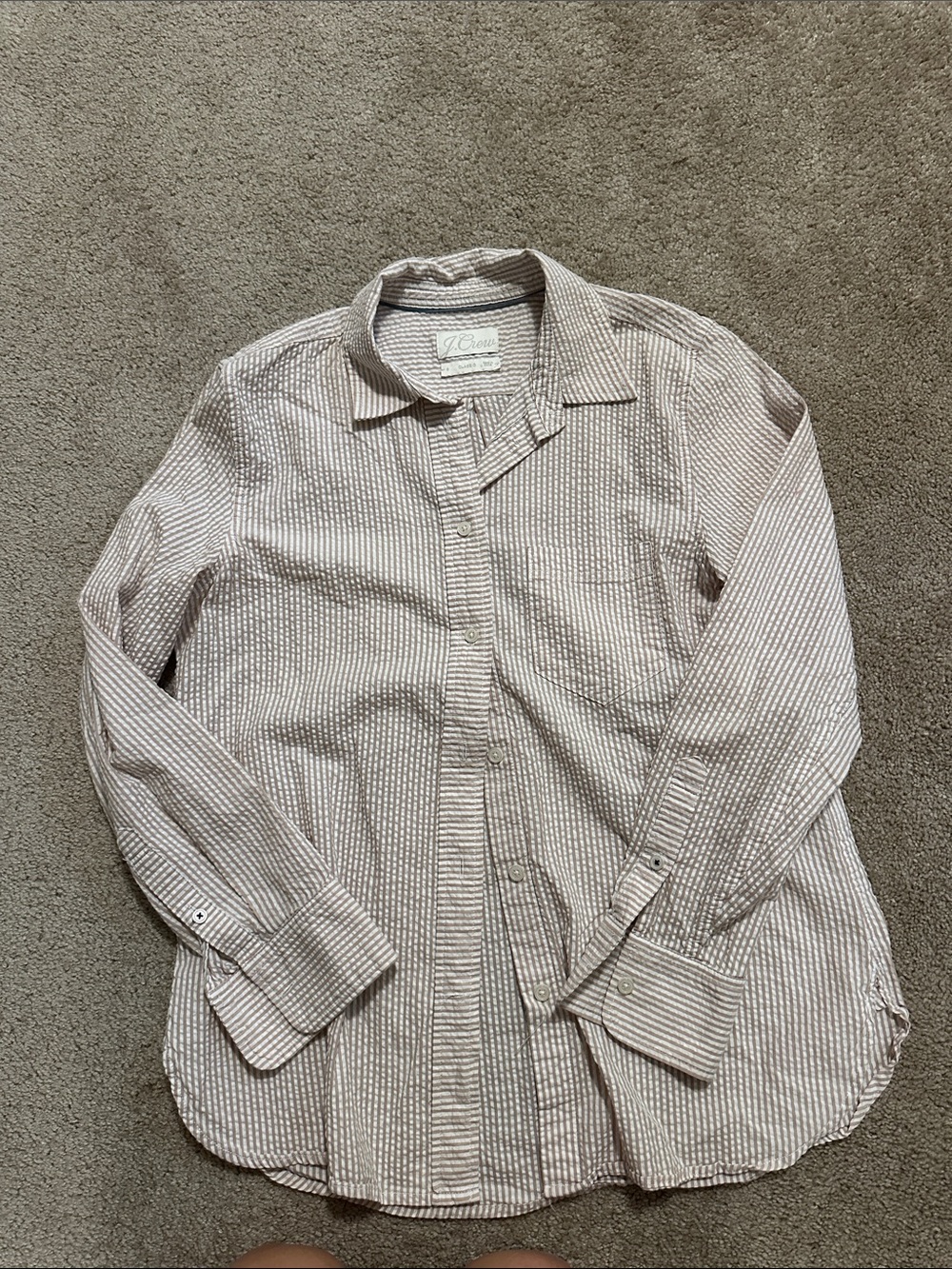 Vintage J. Crew Women’s Long-Sleeve Striped Button-Up Shirt in White and Beige
